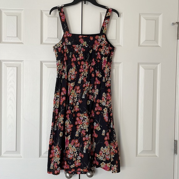 The GAP DRESS Floral print size 10 lined. Sleeveless zipper on side Elastic TOP - Picture 5 of 7
